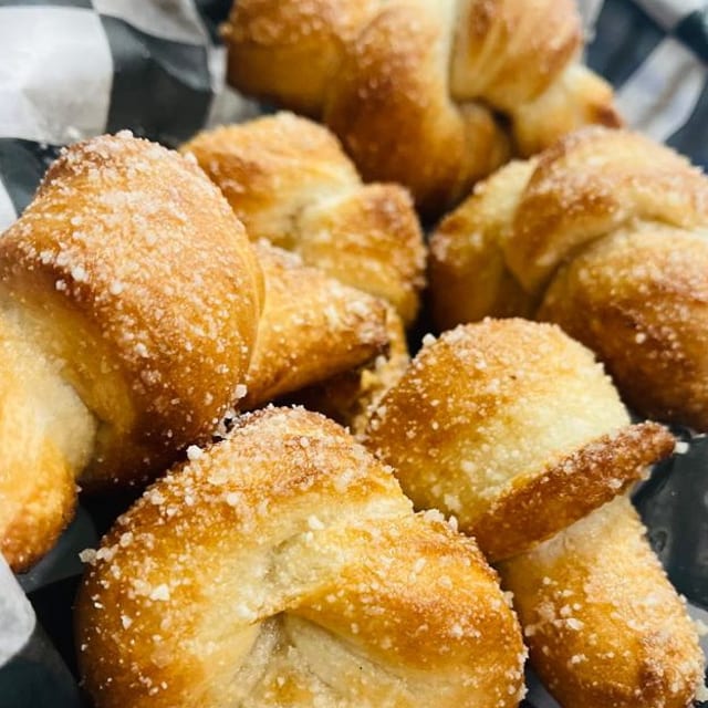 Garlic Knots.
